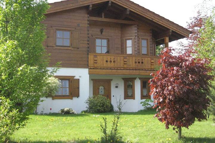Ferienwohnung für 4 Personen, mit Terrasse und Garten sowie Sauna in Mützenich