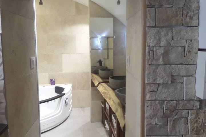 Location de vacances pour 4 personnes, avec Jacuzzi et Terrasse à Vénéjan - 4