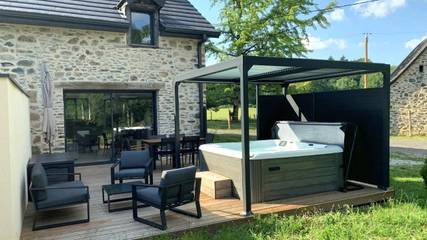 Gîte pour 6 personnes, avec jacuzzi et jardin à Lagraulière