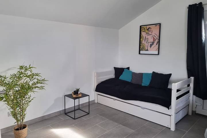 Location de vacances pour 12 personnes, avec Terrasse et Jardin à Mareuil-sur-Lay-Dissais - 4
