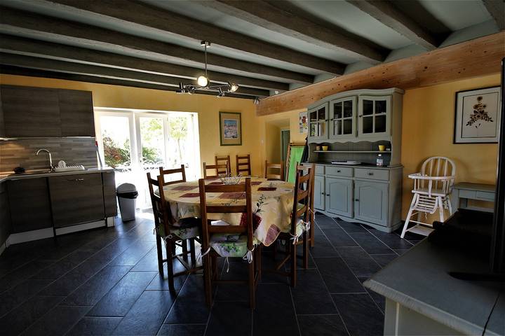 Gîte pour 10 personnes, avec terrasse, animaux acceptés dans Rhône - 3