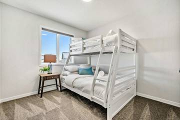 Vacation Rental for 11 Guests in Calgary, Canadian Rocky Mountains, Picture 4