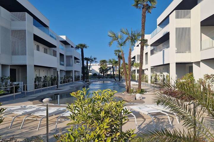 Vacation rental for 5 people, with balcony and pool in Jesolo