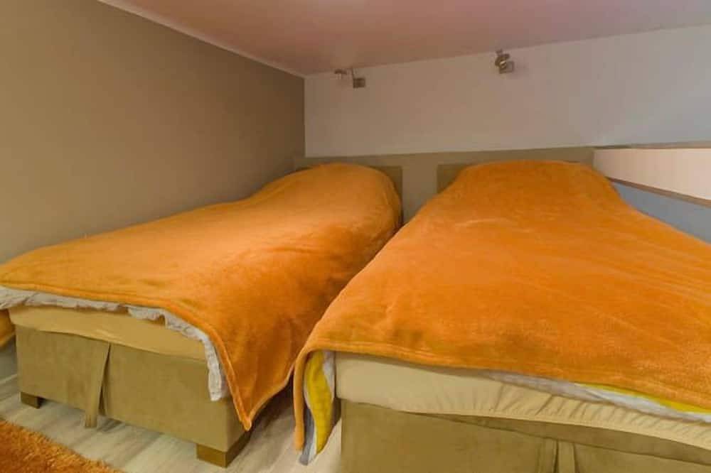 Apartamento entero, Estudio De Naranja Oktogon Andrassy mezzanine Duplexstyle in Budapest, Közép-Magyarország