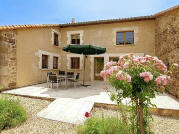 Gîte pour 5 personnes, avec jardin et piscine à Roussines