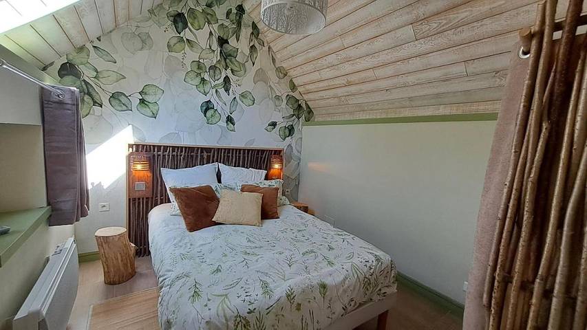 Location de vacances pour 2 personnes, avec Terrasse ainsi que Jardin et Vue à Lanvellec - 2