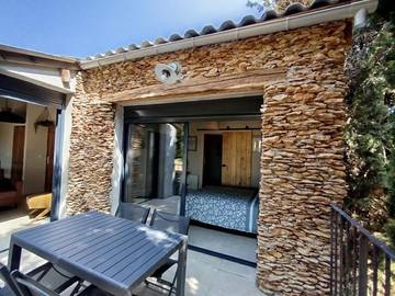 Gîte pour 4 personnes, avec jardin à Hounoux