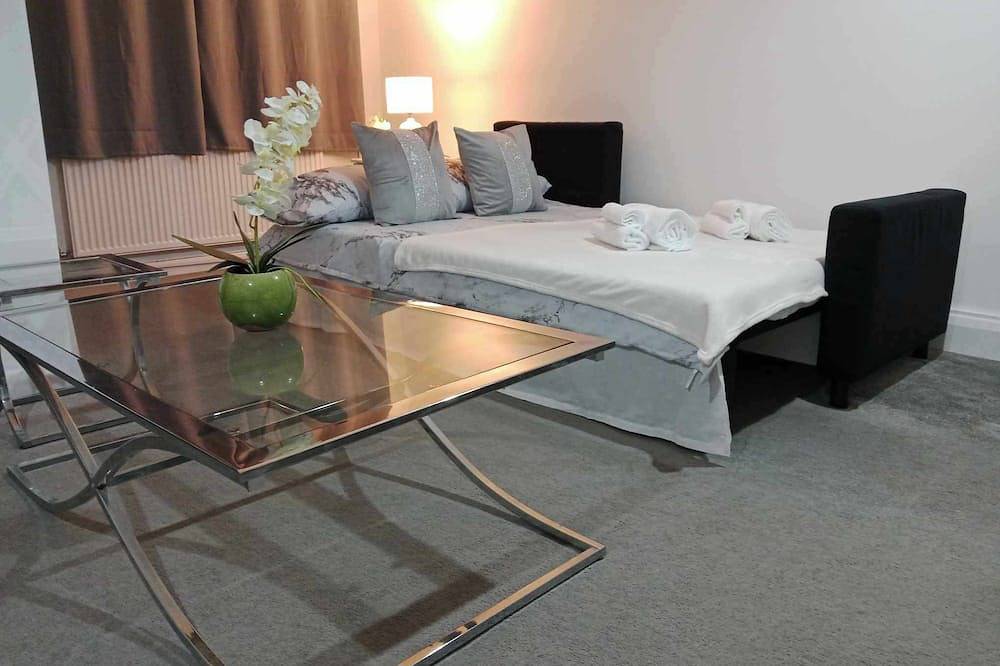 Spacious Monmouth House in Aylesbury: Ideal for Professionals and Large families in Aylesbury, Buckinghamshire