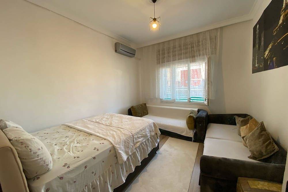 Charming 2-bedroom private house with Ac, Wifi in Kusadası in Kusadasi, Aydın Province