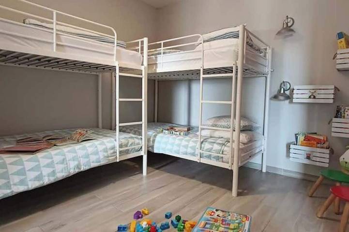 Nice A-C apartment for 6 between the sea and the mountain in Le Rouret, Mittelmeerküste (Frankreich)