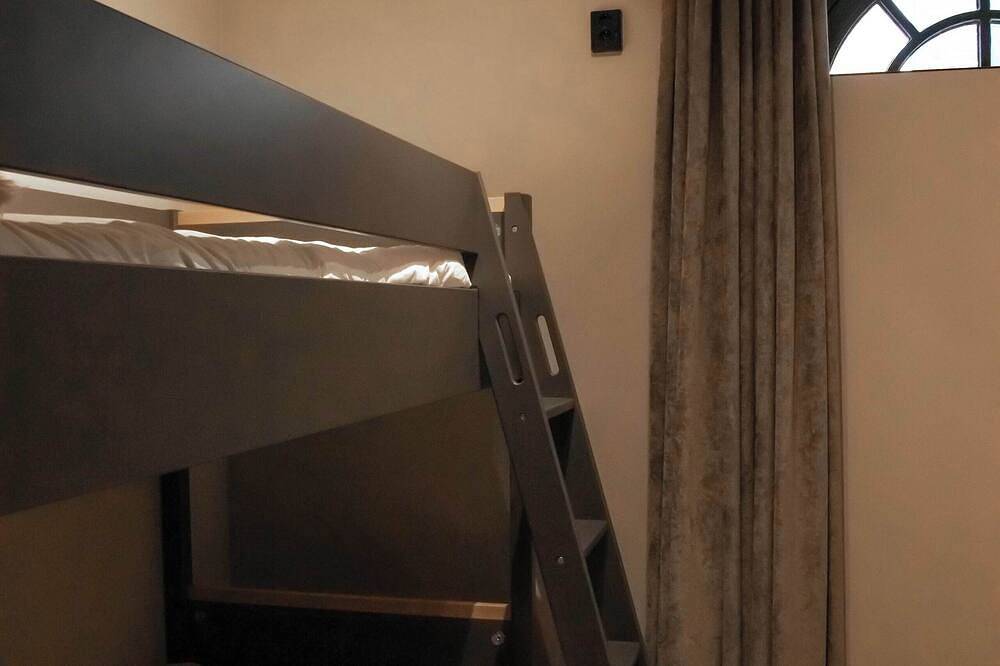 Geheel appartement, De Vooruitgang Sneek - De Franekervaart in Sneek, Nederlandse kust