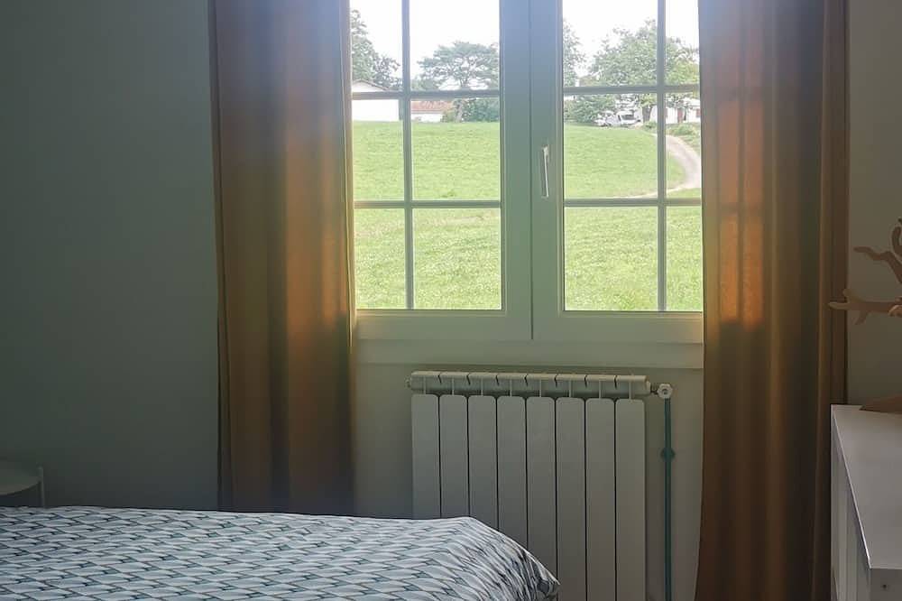 Apartamento entero, Basque house Near Bayonne, Anglet, Biarritz in Saint-Pierre-d'Irube, Region de Bayona