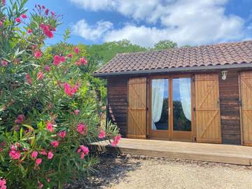 Location de vacances pour 4 personnes, avec piscine ainsi que terrasse et jardin à Saint-Chamassy