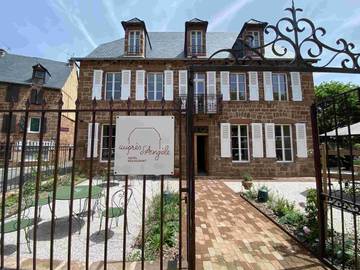 Hôtel pour 2 personnes, avec jardin et vue, animaux acceptés à Marcillac-Vallon