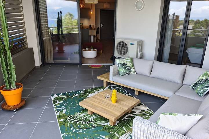 Appartement entier, Magnifique T2 en parahotelier  avec terrasse de 23m2  exposée sud vue mer in Ajaccio, Golfe D'Ajaccio