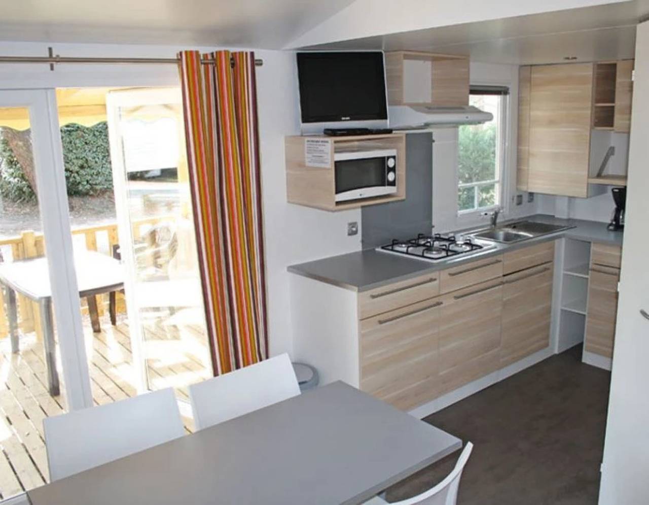 Zecamping 3* piscine chauffée mobil-home Tv Bbq 32m2 in Argentonnay, Deux-Sèvres