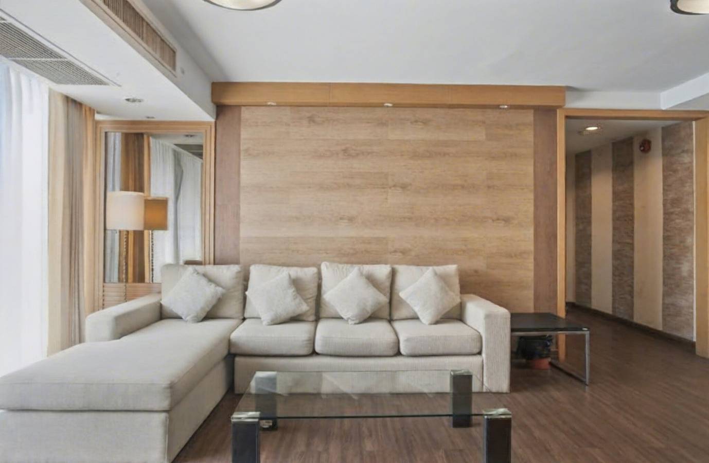 Entire holiday apartment, 3A 2 Bedrooms Downtown Serviced Apartment with shared Pool in Watthana District, Bangkok