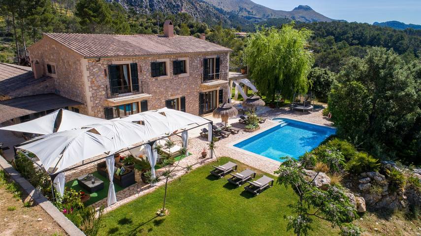Villa für 8 Personen, mit Balkon und Garten