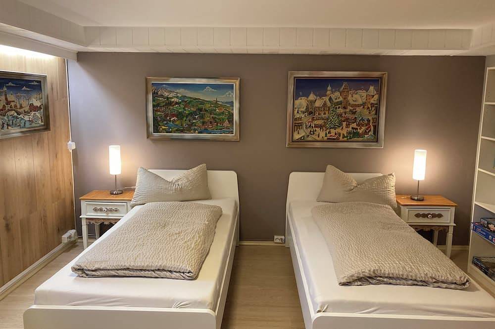 Entire apartment, Fe apartm., in a quiet location, 5 minut. from the S-Bahn + Regio train station in Meckesheim, Kraichgau