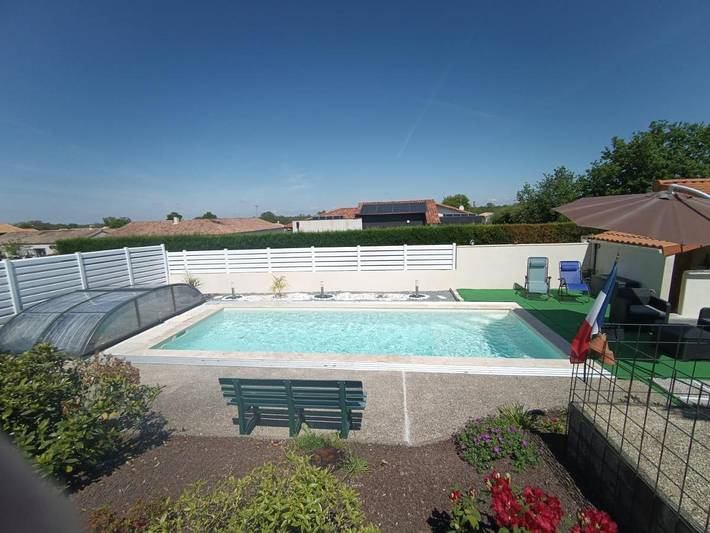 Gîte pour 4 personnes, avec terrasse et piscine à Saint-Martin-des-Tilleuls
