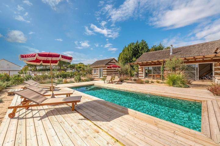 Casa de férias para 8 pessoas, com terraço e piscina e ainda jardim na Costa de Galé