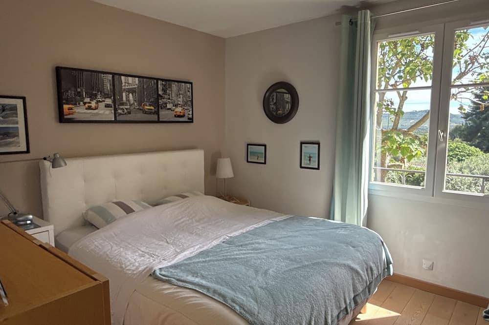 Aix en Provence, near, beautiful country house 200 m2 with independent studio and swimming pool in Ventabren, Mittelmeerküste (Frankreich)