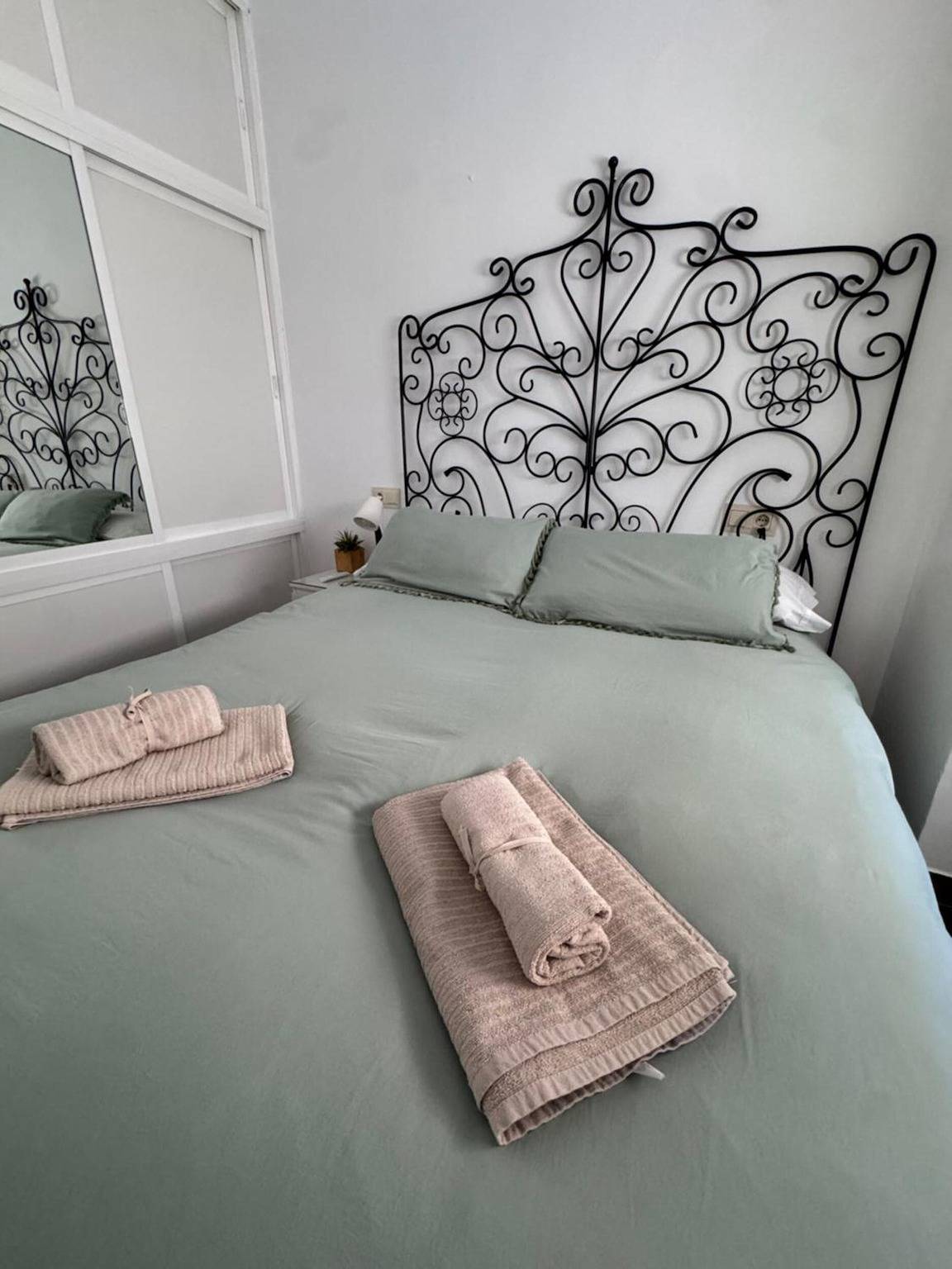 Apartamento entero, Apartamento 'Alcalá Zona Centro' con balcón, Wi-Fi y aire acondicionado in Alcalá la Real, Sierras Subbéticas