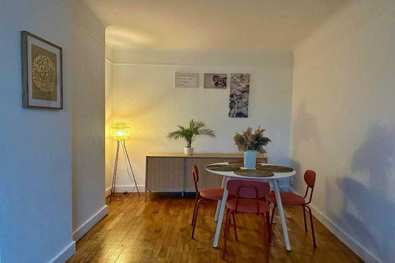 Ganze Wohnung, Cozy Apartment 2Bdr/4P - in the Heart of Suresnes in Suresnes, Hauts-de-Seine