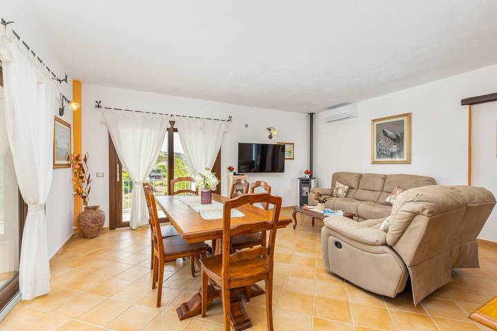 Villa Tomaso con vista sulle montagne, giardino, A/C e Wi-Fi; Animali ammessi in Arzachena, Gallura