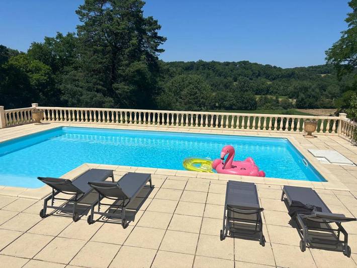 Location de vacances pour 4 personnes, avec piscine ainsi que vue et jardin à Liorac-sur-Louyre - 2