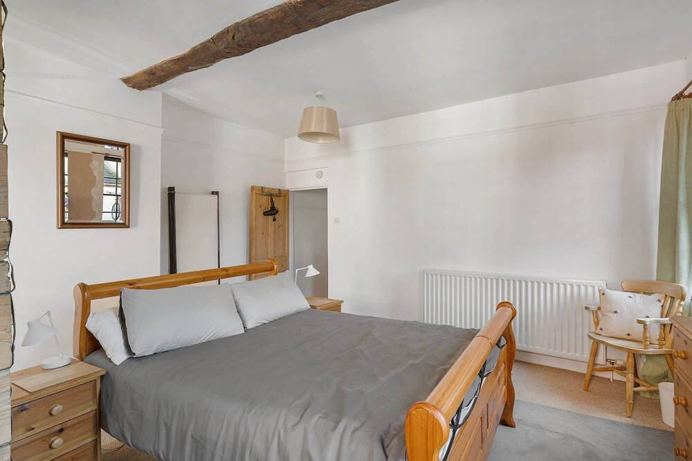Grade Ii Listed Cottage in Central Taunton in Taunton, Somerset