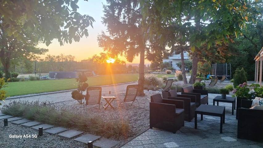 Ferienwohnung für 4 Personen, mit Balkon und Whirlpool sowie Terrasse und Garten in Zamardi