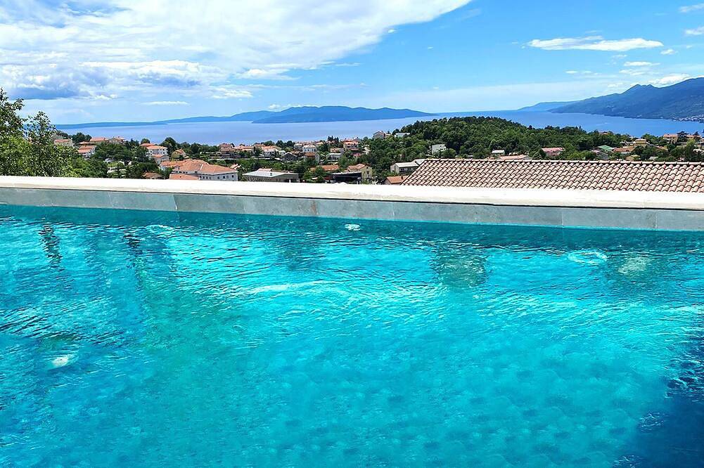 Ganze Wohnung, Exklusive Ferienwohnung bei Opatija mit 180° Meerblick und privatem Pool. in Kastav, Primorje-Gorski Kotar