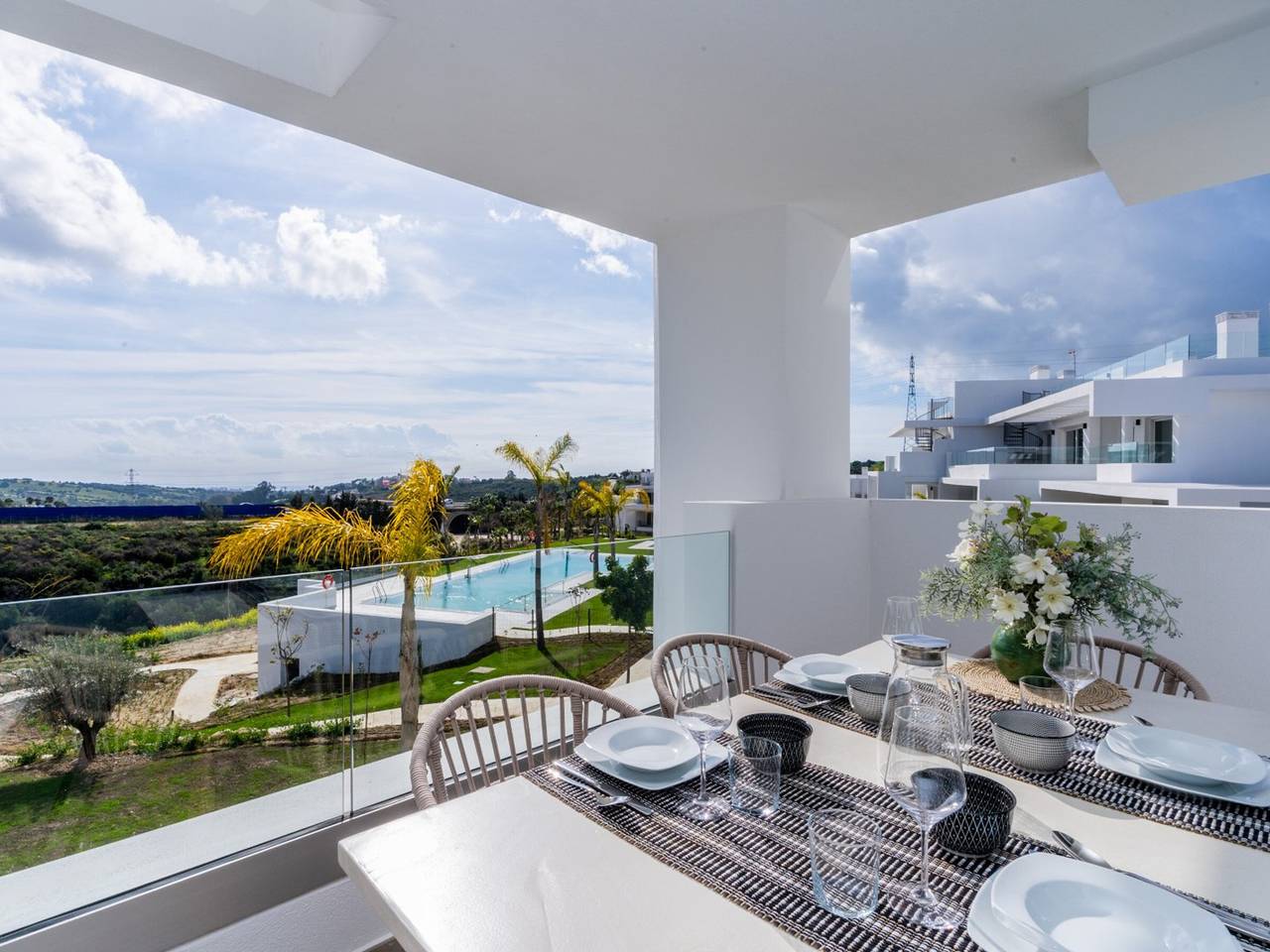 Ganze Wohnung, Moderne Wohnung in Estepona, Lagunenzugang, 2 Schlafzimmer in Alcazaba Lagoon, Casares