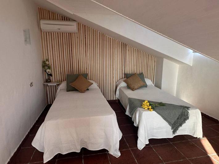 Casa rural para 6 personas, con Terraza y Jardín además de Piscina y Vistas en Monda - 4