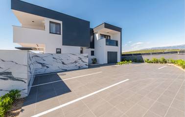 Ferienhaus für 10 Personen, mit Pool und Sauna sowie Terrasse in Novalja