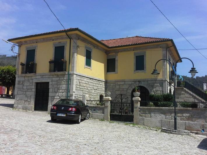 Apartamento para 13 personas, con vistas y jardín, Se admiten mascotas en Oliveira de Frades