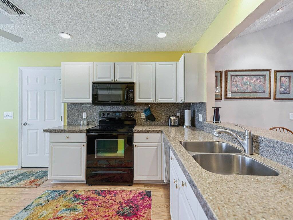 Great Location Between Spanish Springs Square & Lake Sumter Landing in The Villages, Sumter County