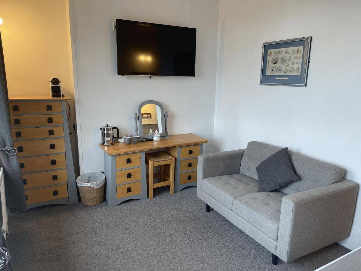 Standard Twin Room in Isle of Wight