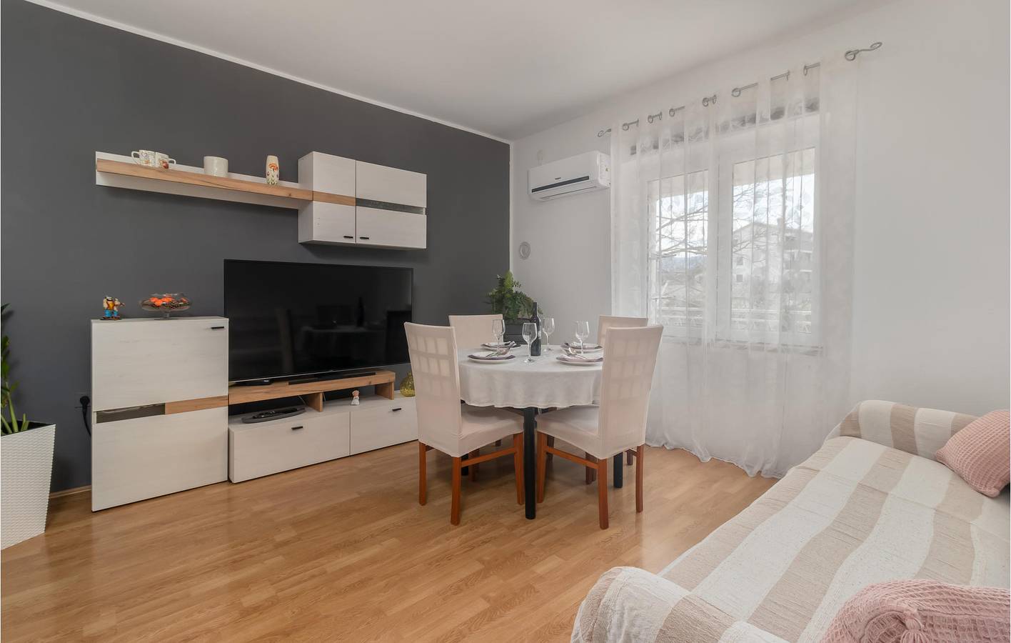 Ganze Ferienwohnung, Ferienwohnung für 5 Personen mit Terrasse in Novi Vinodolski, Primorje-Gorski Kotar