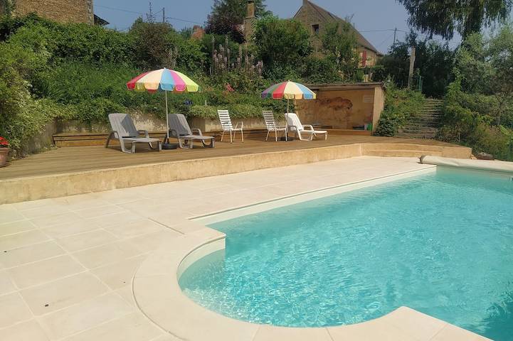 Gîte pour 6 personnes, avec piscine et jardin