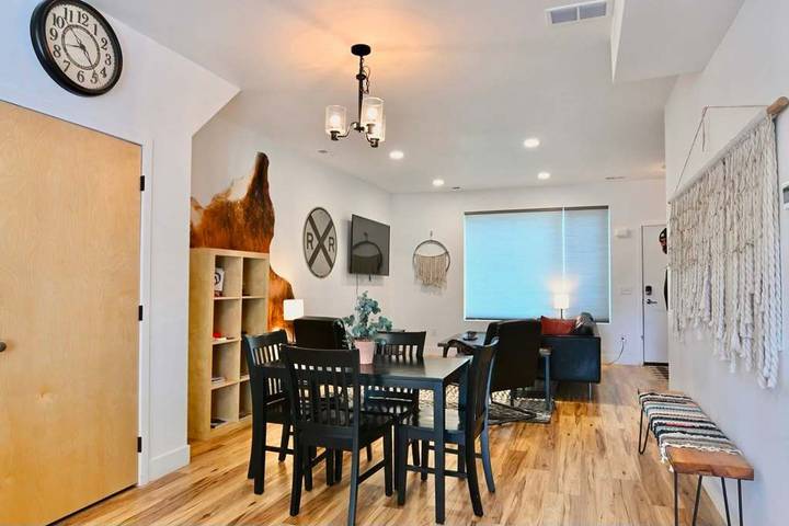 Vacation rental for 4 people, with pool and terrace as well as yard in Wyoming