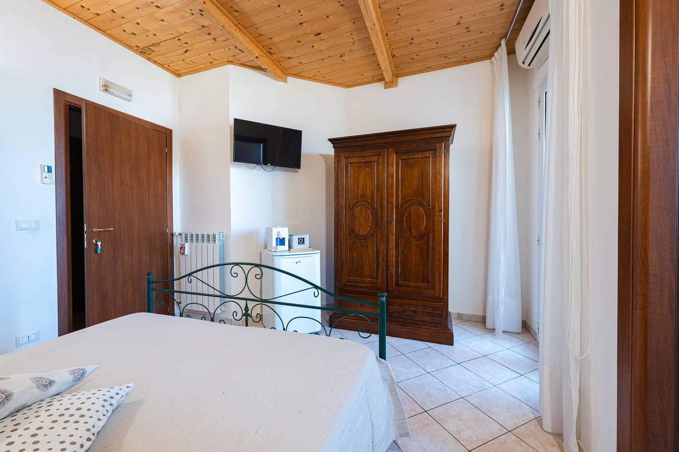 Chambre 'Angeli Nel Salento - Stanza 7' avec terrasse privée, Wi-Fi et climatisation in Cocumola, Minervino di Lecce