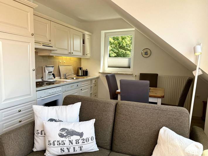 Ganze Wohnung, Schöne 2-Zimmer-Ferienwohnung mit Südbalkon, ruhig und strandnah gelegen in Westerland, Sylt (Gemeinde)
