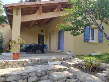 Gîte pour 2 personnes, avec terrasse ainsi que jardin et piscine en Ardèche