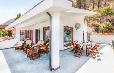 Location de vacances pour 10 personnes, avec piscine et terrasse à Castellammare del Golfo