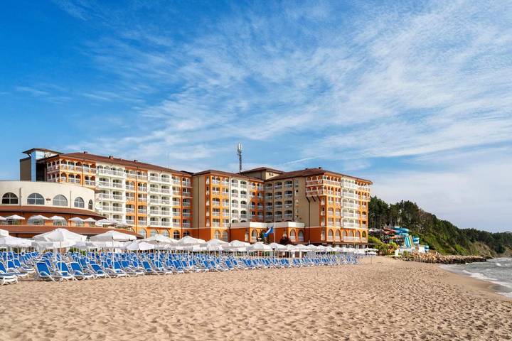 Resort para 3 personas, con terraza y piscina para niños además de sauna y piscina - 1