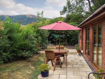 Log Cabin for 2 People in Malvern, Worcestershire, Photo 3