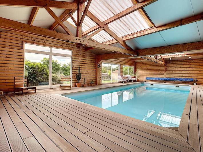 Location de vacances pour 5 personnes, avec Terrasse ainsi que Jardin et Piscine à Saint-Aubin-du-Plain