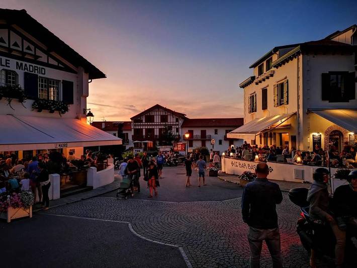 Gîte pour 4 personnes, avec jardin et vue à Bardos